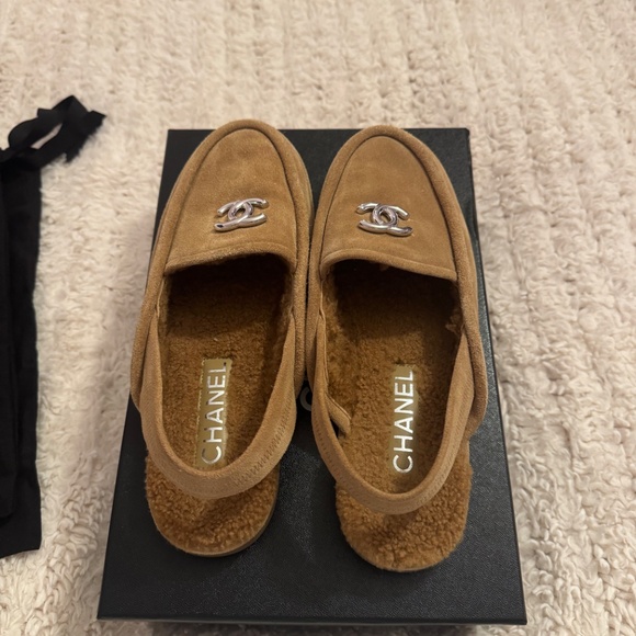 Authentic Chanel Shearling Slingback Loafers Metiers d’Art 2025 Collection - Picture 3 of 11